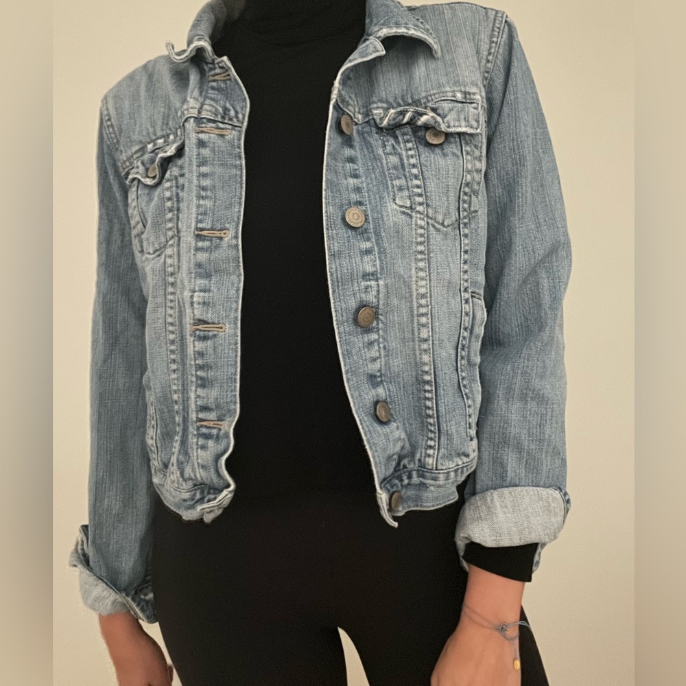 Cropped Light Wash American Eagle Denim Jacket